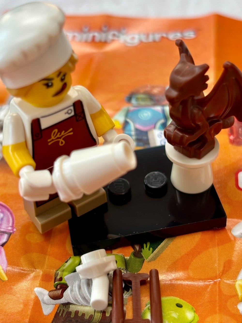 LEGO SERIES 29 "Chocolatier" col29-7 with STAND, ACCESSORIES & PAMPHLET